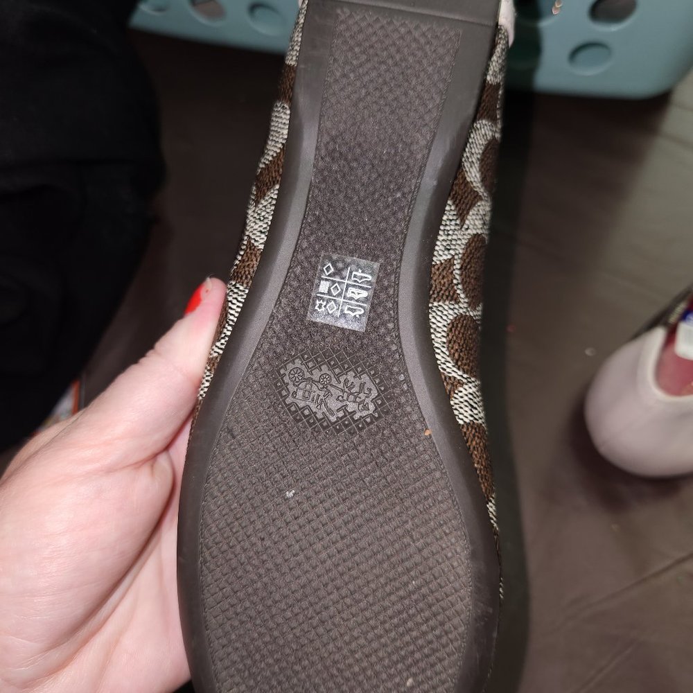 Coach flats